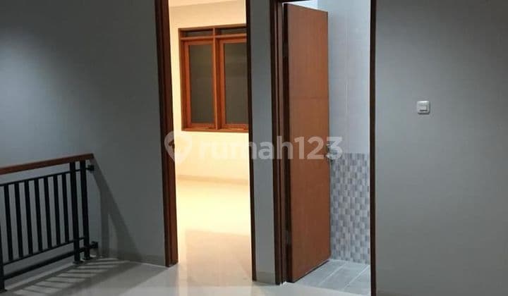 Modern Minimalist House Location at Cherry Field