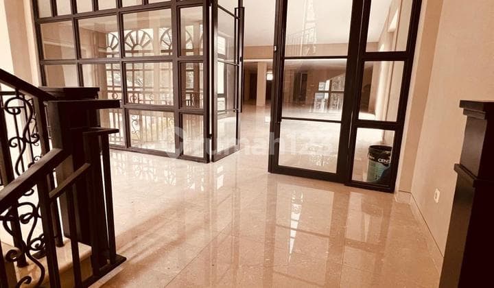 Gedung Lux 3 Lantai di Area Dago Lokasi Strategis