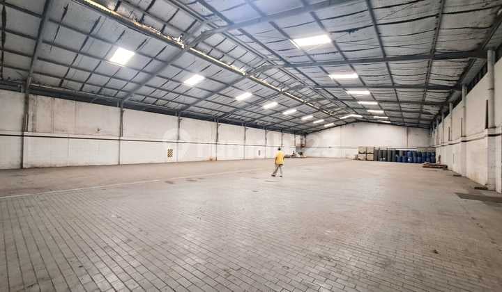 Pabrik Luas Besar di Kawasan Industri Cimareme