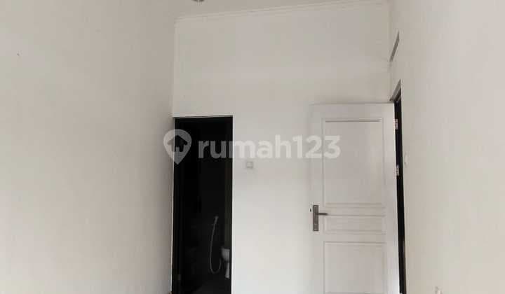 rumah nyaman modern lokasi di daerah turangga