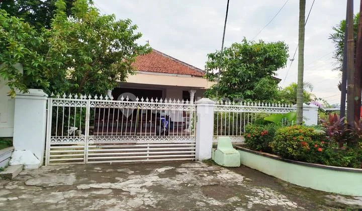Dijual Rumah Lokasi Strategis Berada di Jl. Klabat Semarang Dijual Rumah Lokasi Strategis Berada di Jl. Klabat Semarang