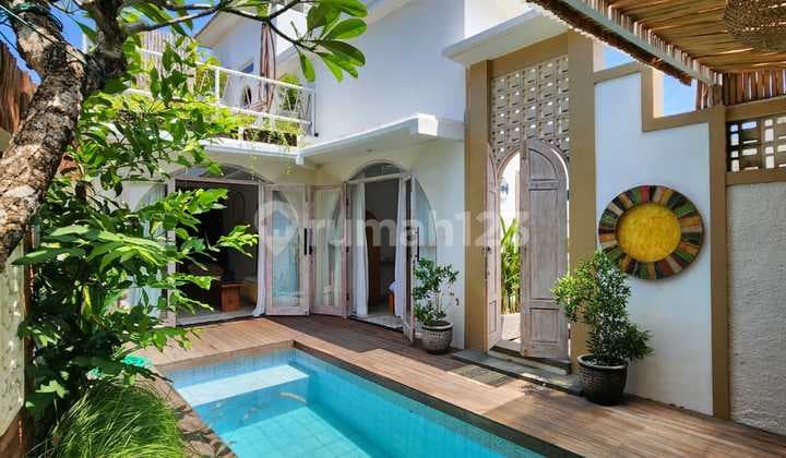 Villa Tropical Minimalis Ungasan Lingkungan Villa Area