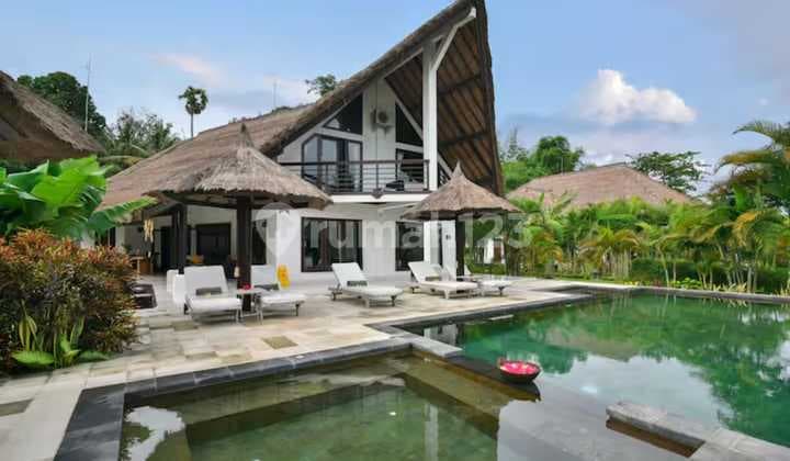Villa Mewah Dan Moderm Depan Pantai Buleleng Bali