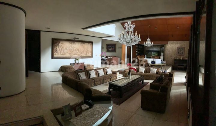 Rumah Asri Strategis Luas 965 Meter di Tebet Jakarta Selatan