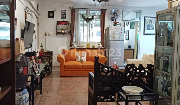 Rumah di Bintara Jaya Raya Tanah Luas Terawat Bekasi Barat