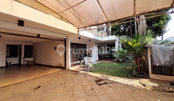 Rumah 2 lantai zonasi komersil di Kemang Jakarta Selatan