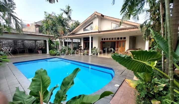 Charming House with Swimming Pool H. Nawi North Gandaria Kebayoran Baru