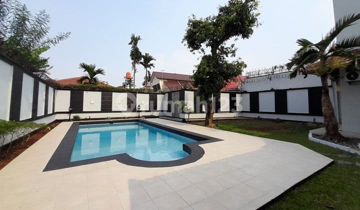 Rumah Siap Huni Di Kenanga Cilandak Ada Kolam Renang Pribadi.