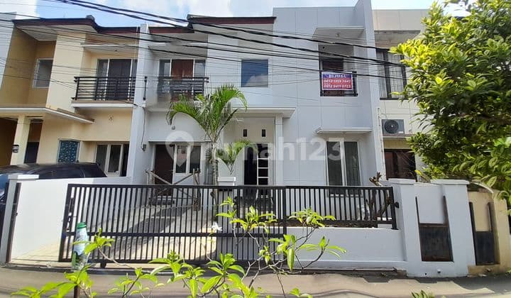 Rumah 2 Lantai di Pangkalan Jati selangkah Akses Tol Andara