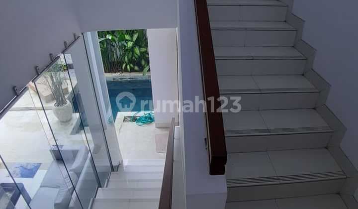 Sewa Rumah Villa Pik 2