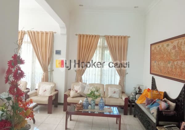 Rumah di Larasati Indrapasta Semarang