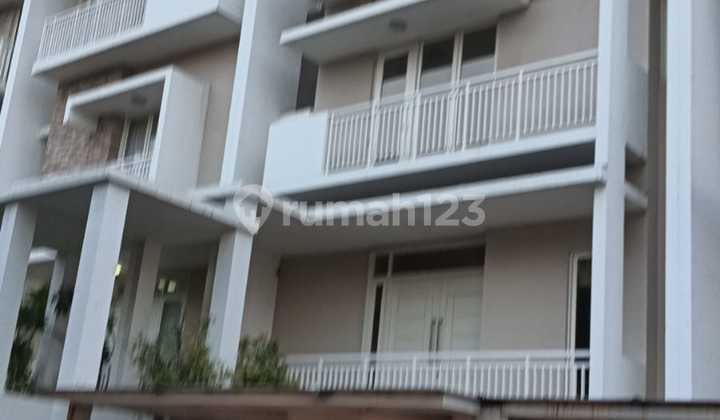 Rumah, Sherwood House Mewah Dekat Hotel Santika Kelapa Gading