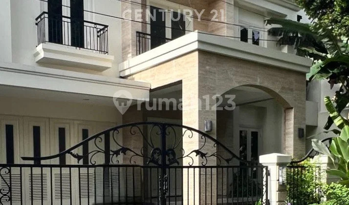 Luxurious 2-Story House In The Comfortable Pondok Indah Neighborhood