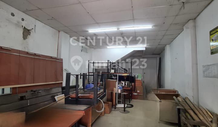 Ruko 3 Lantai Di Jalan Ramai Dekat Ke Pondok Indah Dan Fatmawati