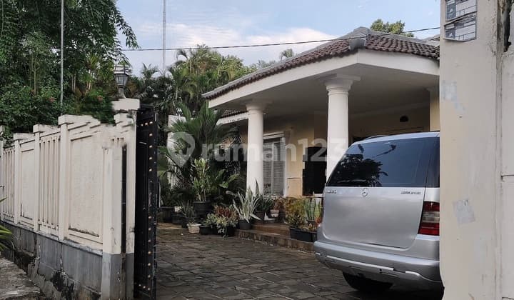 Rumah Nyaman Berhalaman Luas Siap Huni Di Kebon Jeruk