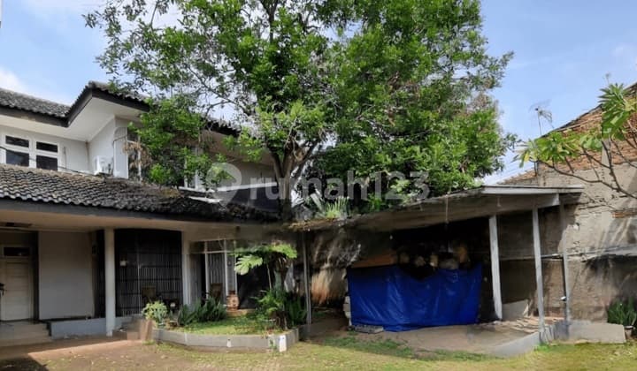 2-Story House with Spacious Land in a Quiet Cipete Area