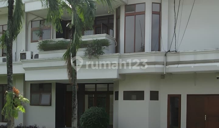 Rumah 2 Lantai Space Luas Dalam Compound Di Kebagusan