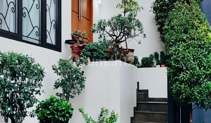 Rumah Hoek 2 Lantai Dalam Townhouse Dekat Pondok Indah