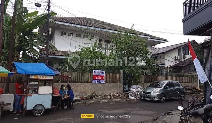 Tosiga. Rumah Hoek 2 lantai. Luas tanah 400 m2