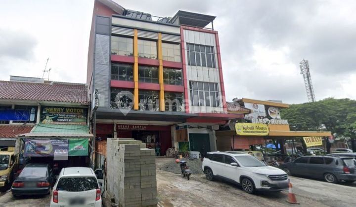 Ruko Gandeng di jalan Boulevard Raya Kelapa Gading ada Lift