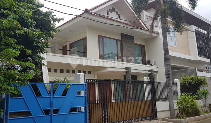 Rumah Green Garden, Cluster, tenang. Lt 268 m2. terang. sirkulasi udara bagus. Rp 6 M.