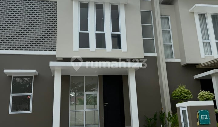 Dijual Cepat - Rumah 2 Lantai Baru Banget (Siap Huni)(Owner Pindah ke Batam - Prioritas Buyer Serius)