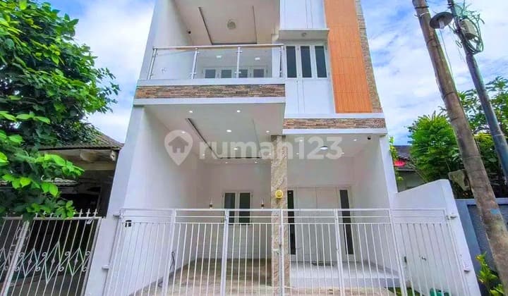 For Sale House In Kencana Loka Bsd Serpong