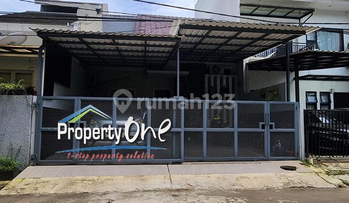 Selling a Full Renovated House in Kencana Loka BSD, Near Toll Access and KRL Rawa Buntu Station