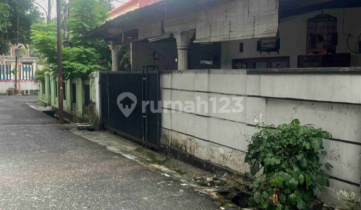 Ready-to-Occupy House with One-Car Road Access SHM (Freehold Title) in Tebet Timur