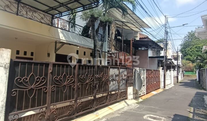 Rumah Siap Huni Hadap Barat Lokasi Strategis di Tebet Utara