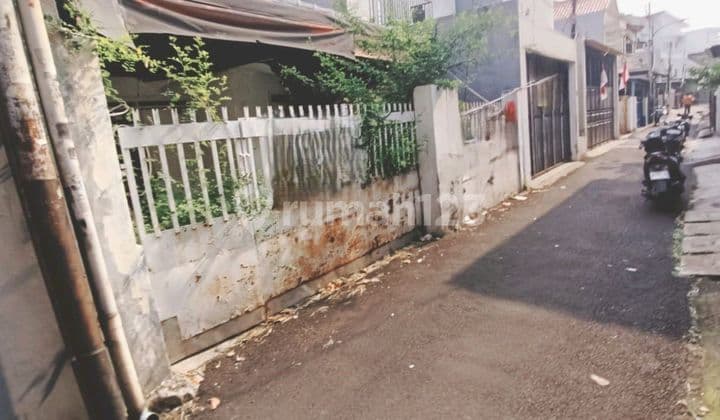 Land Calculation House with 1 Car Road Access in Tebet 105.0 m² Freehold Certificate