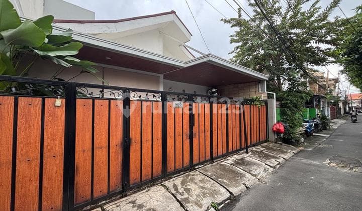 Fully Furnished, Nice 2-Story House with Access for 2 Cars, Tebet SHM IMB