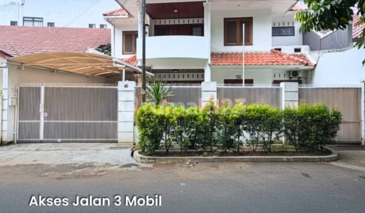 Rumah Bagus Akses Jalan 3 Mobil SHM di Tebet