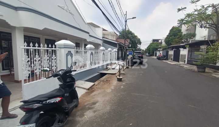 Disewakan Rumah Luas Bagus Siap Huni Akses Jalan 3 Mbl Tebet