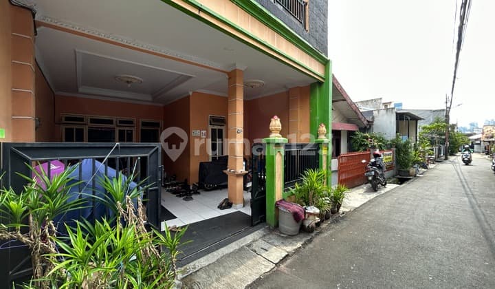 Kost, 2 Lantai, SHM, Dekat Akses KRL, 13 Kamar di Lapangan Ros Tebet