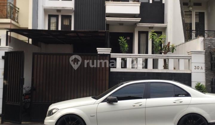 Dikontrakan Rumah Bagus Siap Huni 3Lantai Akses Jalan 3Mbl Tebet