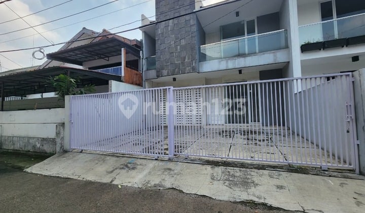 Good House Ready to Occupy with Two Car Access SHM in Tebet Good House Ready to Occupy with Two Car Access SHM in Tebet