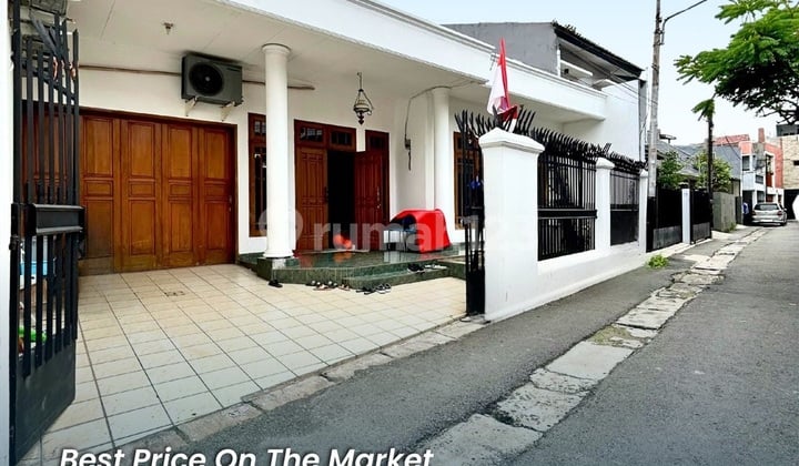 Translation: For Sale Nice House Large Land Area Quiet Area Near Asem Baris Raya