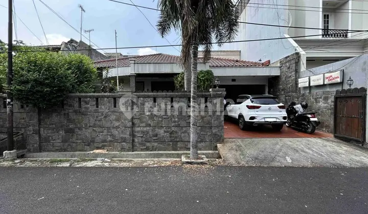 Rumah Bagus Siap Huni Akses Jalan 2 Mobil SHM di Gudang Peluru