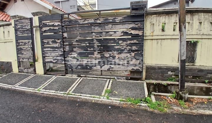 Rumah 2 LT Akses.2 Mobil Dlm Komplek Gudang Peluru