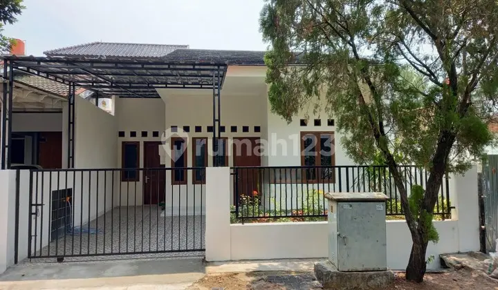 Ready-to-Occupy House with Access for 2 Cars in Kalibata, South Jakarta