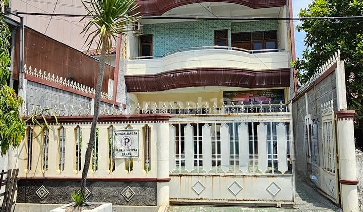 Dijual Rumah 3 Lantai Dekat Jalan Raya Gajahmada Dan Paragon Mall