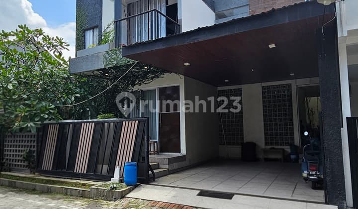 Rumah Gaya Tropis 2 Lantai di Sendang Sari Supriyadi Progress 80%