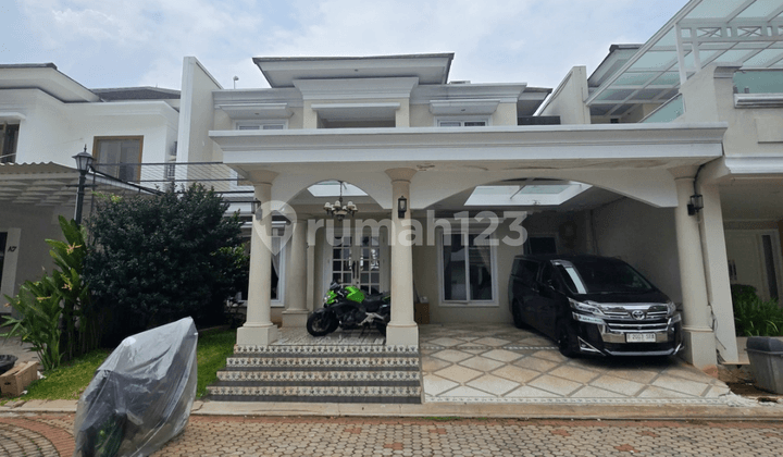 Luxurious 2-Story House Super Strategic Location Freehold Certificate Swimming Pool