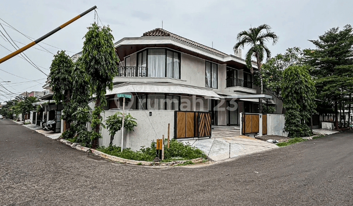 Two-Story House FULLY FURNISHED Strategic Location Near Many Access In Pondok Indah