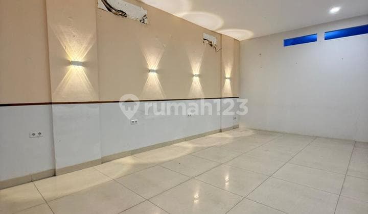 For Rent: Boulevard Kelapa Gading 3-Story Shop House Contact 081778xxxx
