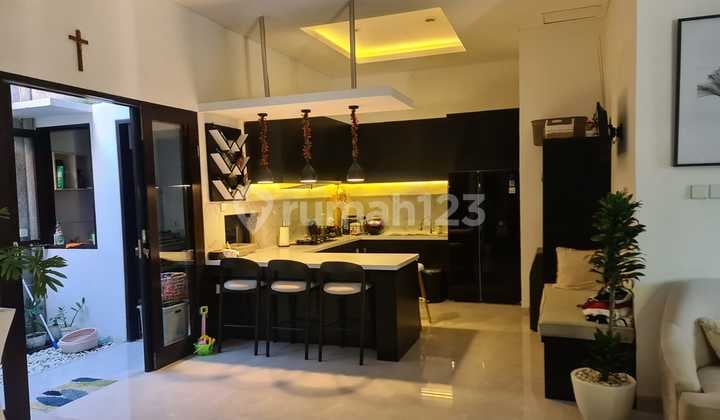 house in Taman Griya Jimbaran, one gate, near bypass, semi-furnished