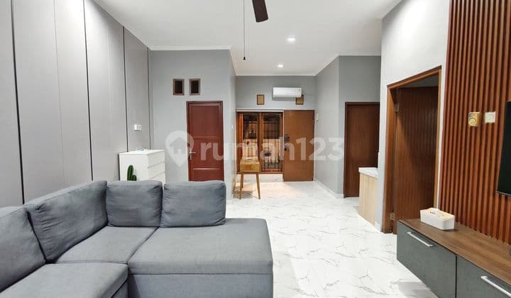 Ready-to-occupy house in Mumbul Nusa Dua, furnished, spacious terrace, close to toll road.