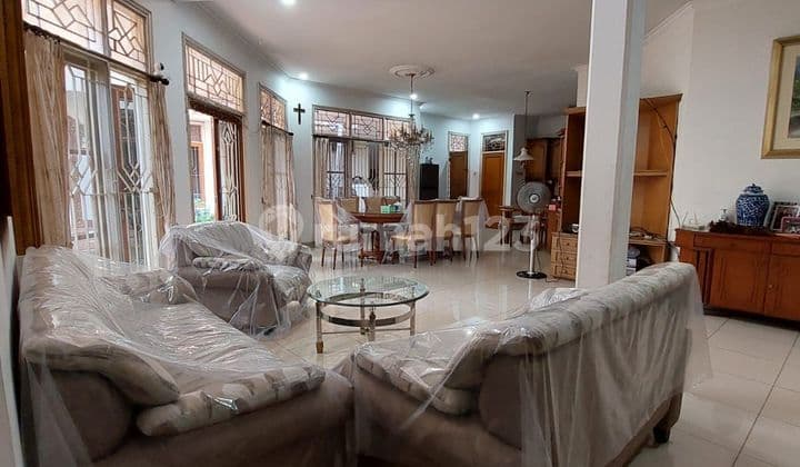 Otista.. Rumah + Paviliun Cantik 2 Lantai Shm Bagus Rumah