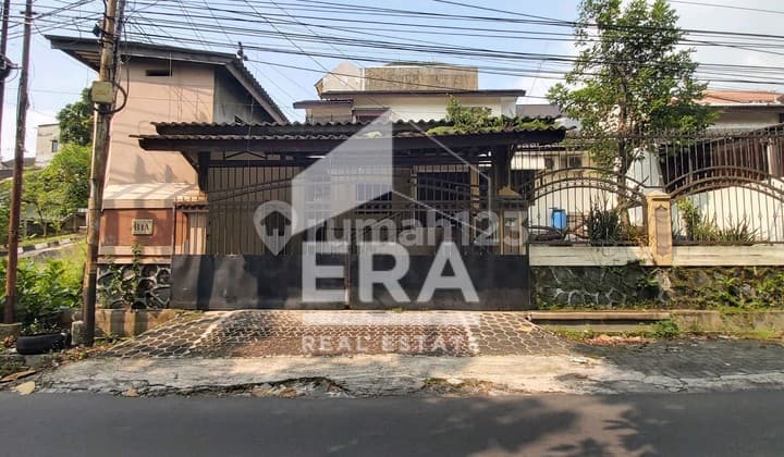 3-Story House on Jalan Candi Kencana Raya Pasadena, Semarang